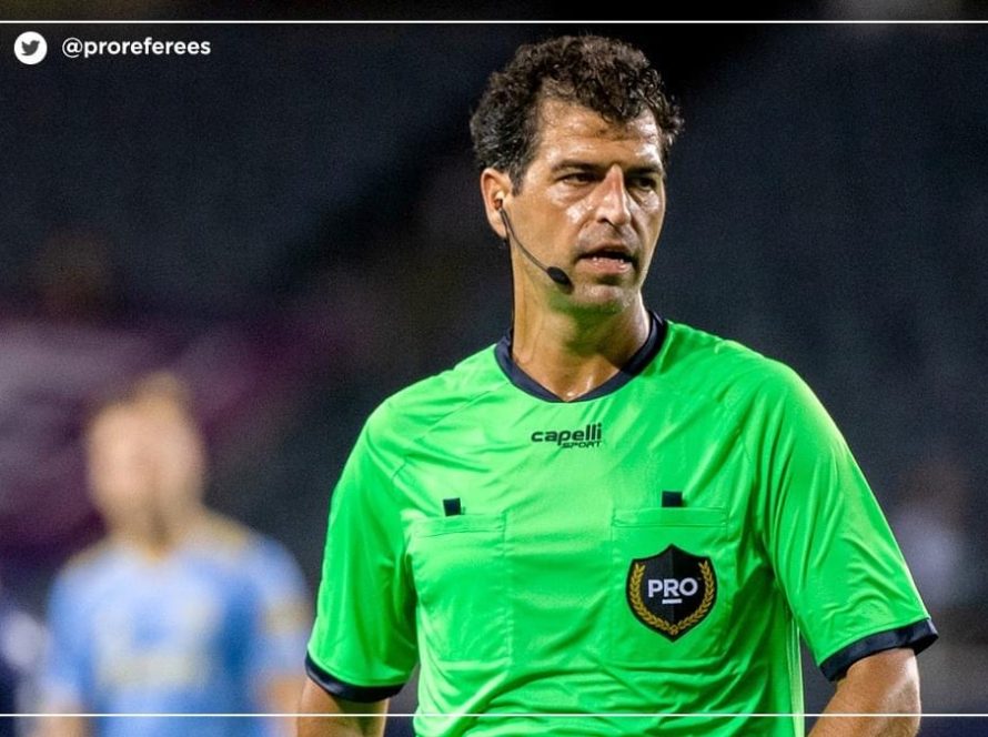 Referee Fotis Bazakos making a call
